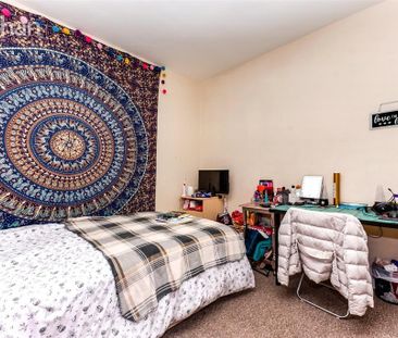 5 bedroom semi-detached house to rent - Photo 2