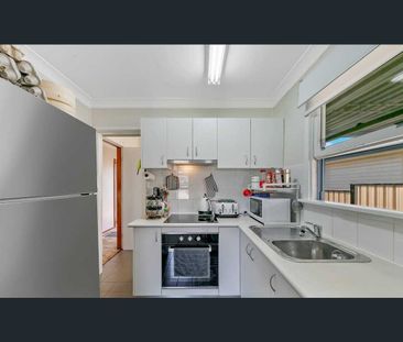 FAMILY HOME IN PRIME LOCALE! - Photo 3