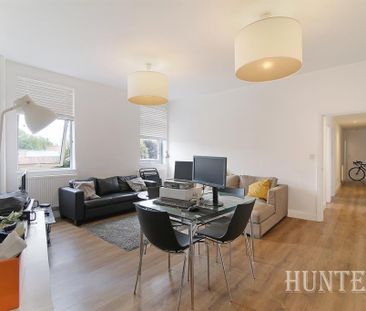 3 bedroom apartment to rent - Photo 2