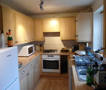 5 bed house to rent in Hatcher Crescent, Colchester - Photo 4