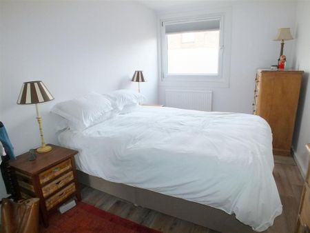 4 bedroom house to rent - Photo 3