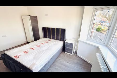 Room in a Shared House, Varden Croft, B5 - Photo 4