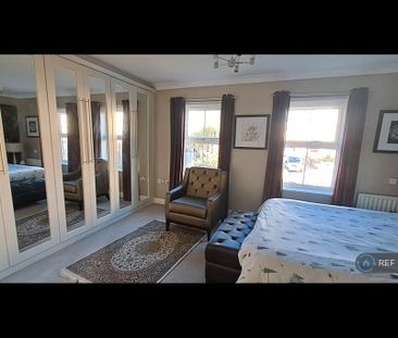 4 bedroom semi-detached house to rent - Photo 5
