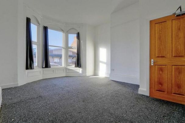 8 bedroom terraced house to rent - Photo 1