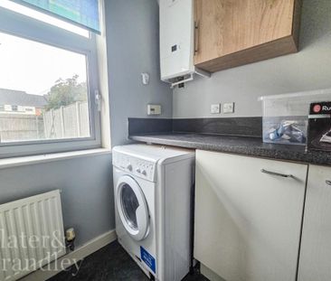 1 bedroom in a house share to rent - Photo 2