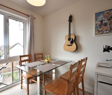 Parry Drive, Weybridge, KT13 - Photo 3