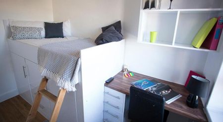 1 bedroom in a flat share to rent - Photo 3