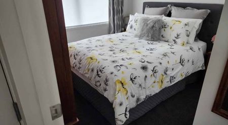 Modern Home - Photo 2