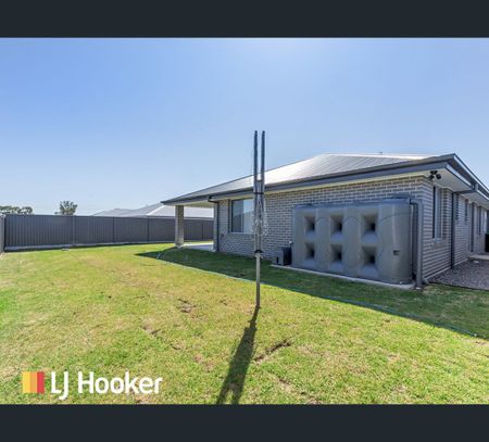45 Explorers Way, Westdale, NSW 2340 - Photo 5