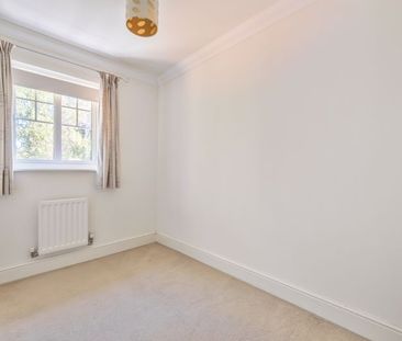 Lark Rise, Liphook, Hampshire, GU30 - Photo 5