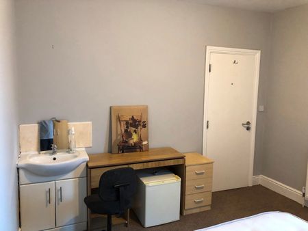 Room in a Shared House, Humberstone Drive, LE5 - Photo 2