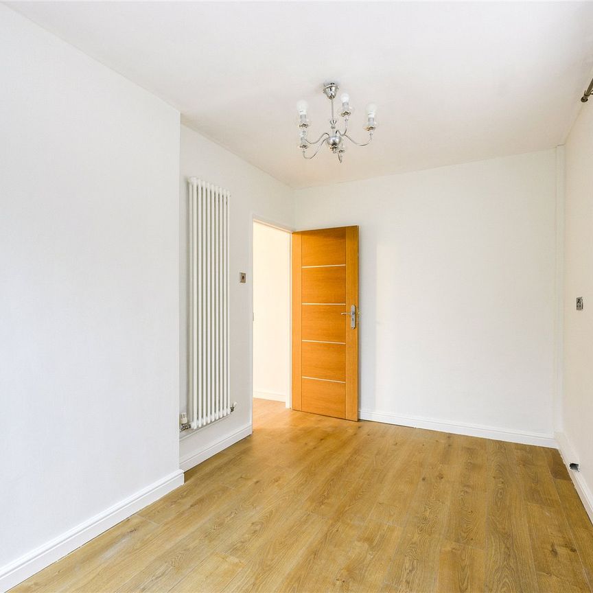 Maple Way, Coulsdon, Surrey, CR5 3RP - Photo 1