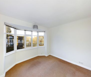 Charles Avenue, Lenton Abbey, Beeston, Nottingham, NG9 - Photo 2