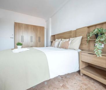 Plaça dHondures, Valencia, Valencian Community 46022 - Photo 4