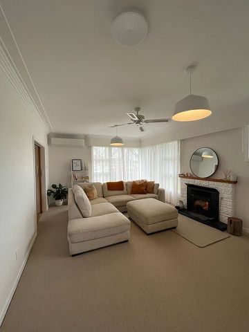 Spacious 3 bedroom home - Photo 3