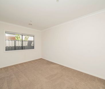For Lease - Spacious Family Home in Clyde North - available now - Photo 5