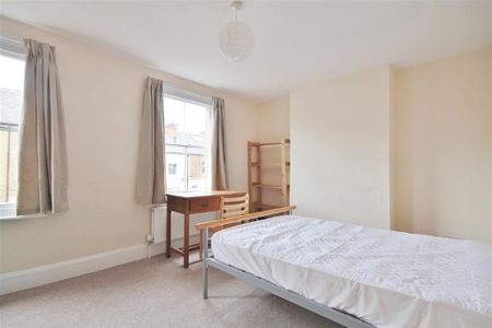 4 bedroom semi-detached house to rent - Photo 3