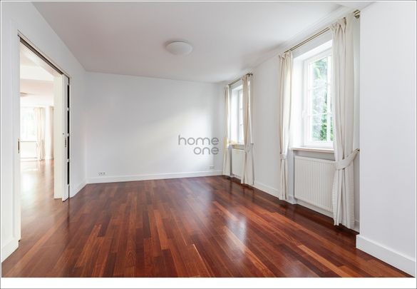 Klasyczna Rezydencja w prestiżowej okolicy - Photo 1