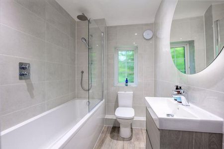 3 bedroom semi-detached house to rent - Photo 2