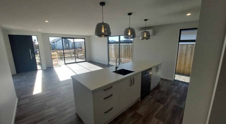 Start the New Year in Style – Easy Summer Living Awaits - Photo 5