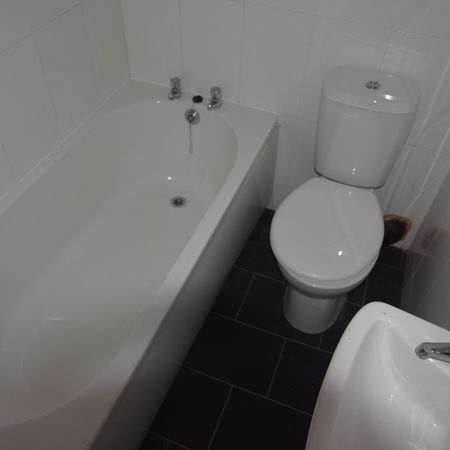 To Let 1 Bed Apartment - Photo 4