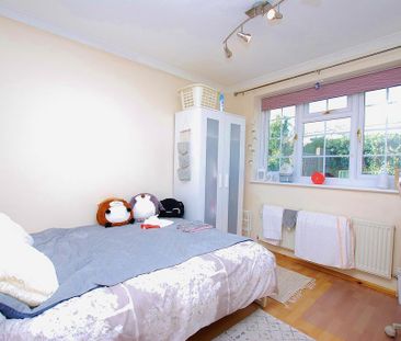 4 bedroom semi-detached house to rent - Photo 5