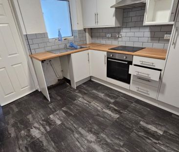 2 bed Terraced - To Let - Photo 6