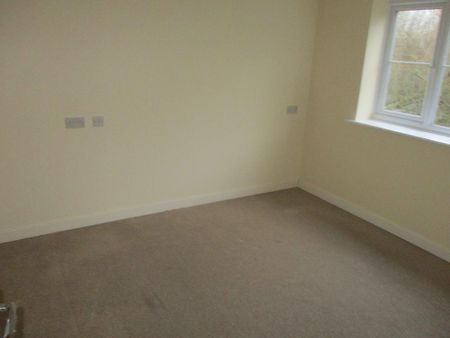 3 bedroom flat to rent - Photo 4
