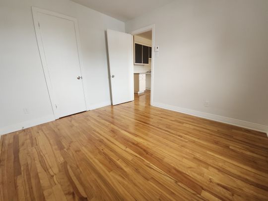 Logement lumineux et spacieux de 2 chambres à coucher. - Photo 1