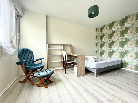 T6 IDÉAL POUR UNE COLOCATION- MEUBLÉ ASCENSEUR - RUE DU PETIT KERZU - 112.23 m² - Photo 4