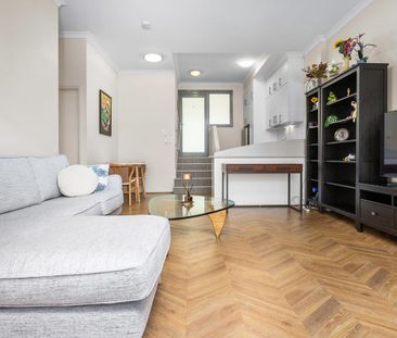 Furnished Studio Living! - Photo 2