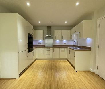 Redecorated modern apartment in the heart of the town centre just o... - Photo 5