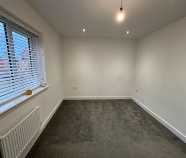 3 bedroom end of terrace house to rent - Photo 3