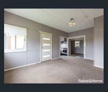 Two bedroom home in West Bathurst - Available 19/12/25 !!! - Photo 2