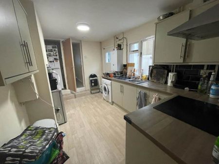 5 bedroom terraced house to rent - Photo 4