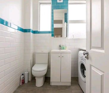 1 bedroom in a house share to rent - Photo 4