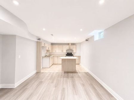 For Lease - 19 Mirando Street, Richmond Hill, Ontario - Photo 4