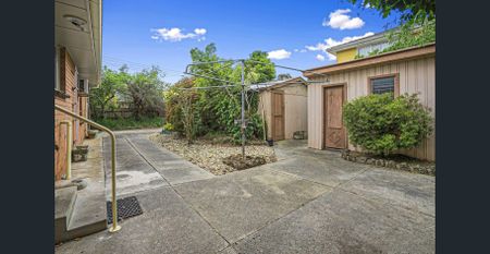 Three-bedroom family home! - Photo 3