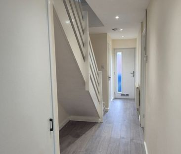 3 Bed Terraced House, Peterhead Walk, M5 - Photo 5