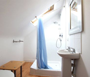 En suite Double Room to rent in SE16 - Photo 1