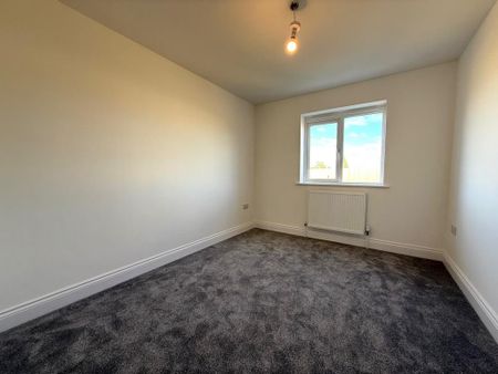 4 bedroom detached house to rent - Photo 2