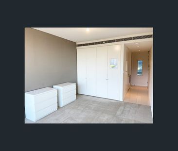 Unfurnished studio in Central Park East - Photo 2