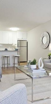 New Price! Pet Friendly Building -1Bed 1bath - Fully Renovated Suite! - Photo 1