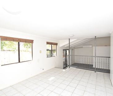 Four Bedroom, Two Bathroom - Private Rental - Photo 1