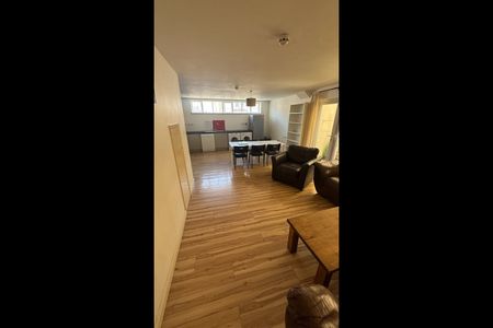 6 Bed Flat, Horfield, BS7 - Photo 2