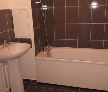 Location Appartement 3 pièces 51m² BRIE COMTE ROBERT 77170 - Photo 2