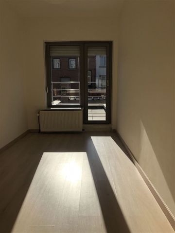 Ruim 2 slaapkamer appartement - Photo 2