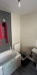 11 Lawrence Street Apt 1, Belfast, BT7 1LE - Photo 3