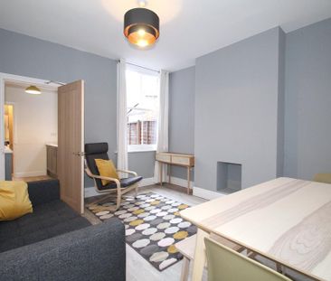 3 bedroom end of terrace house to rent - Photo 1