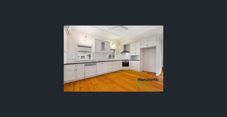 Perfectly Located Queenslander - Photo 3